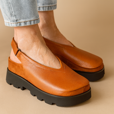 Bobbie | Chic Leather Lina Clogs